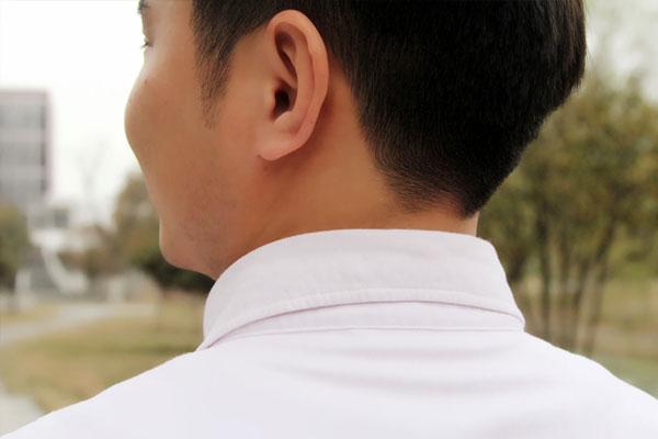 脖子肉長很多小肉粒_脖子肉長很多疙瘩_脖子長很多肉